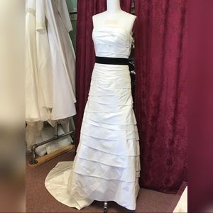 Wedding dress size 8 unaltered never worn